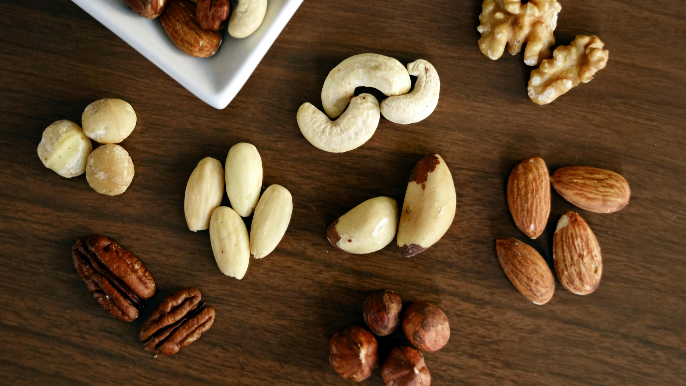 Nuci vs. Nuci Pecan: Care-i diferența și pe care să le alegi?