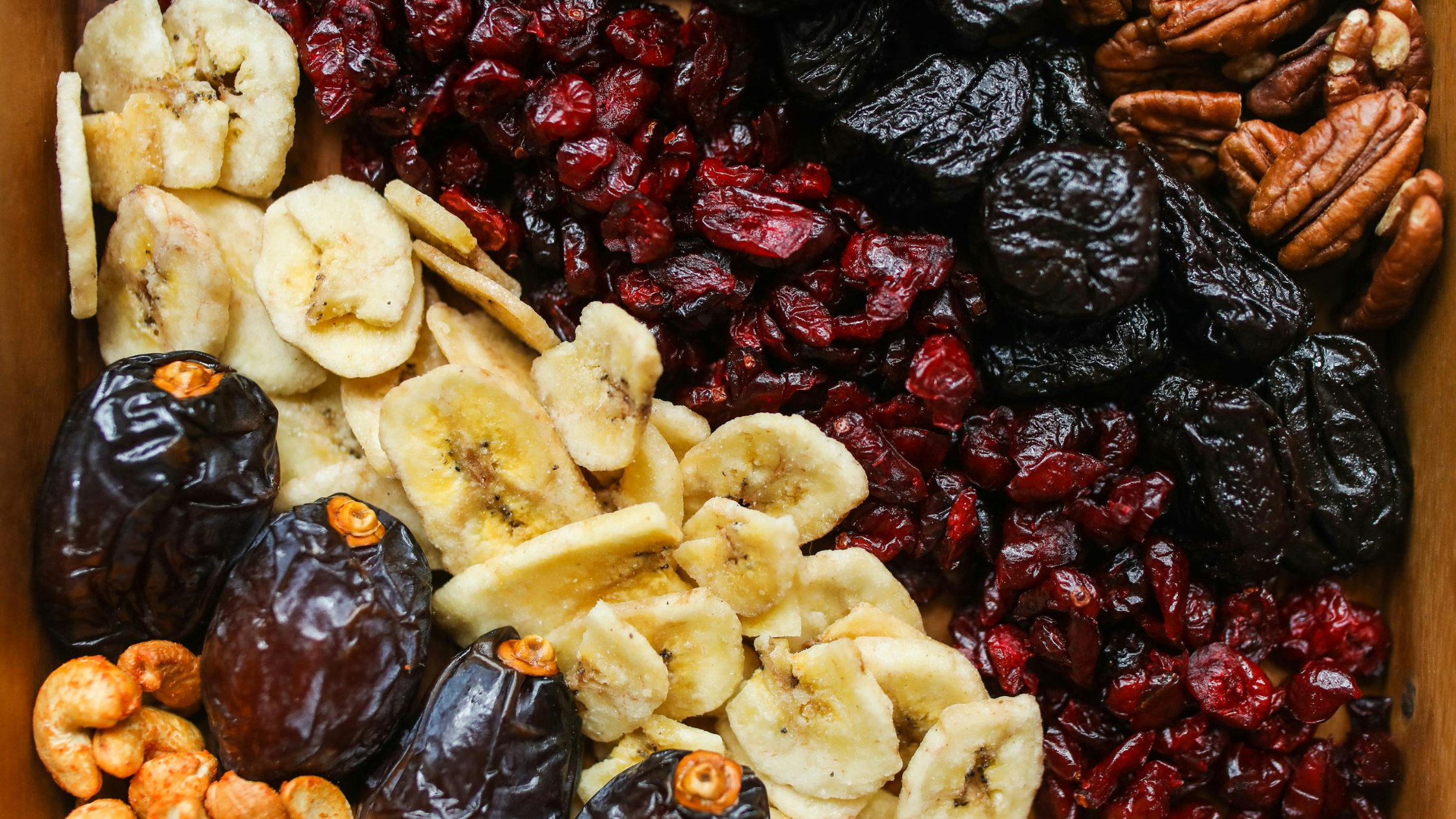 Ce să mănânci după Paște: ghid de detox cu fructe uscate și nuci