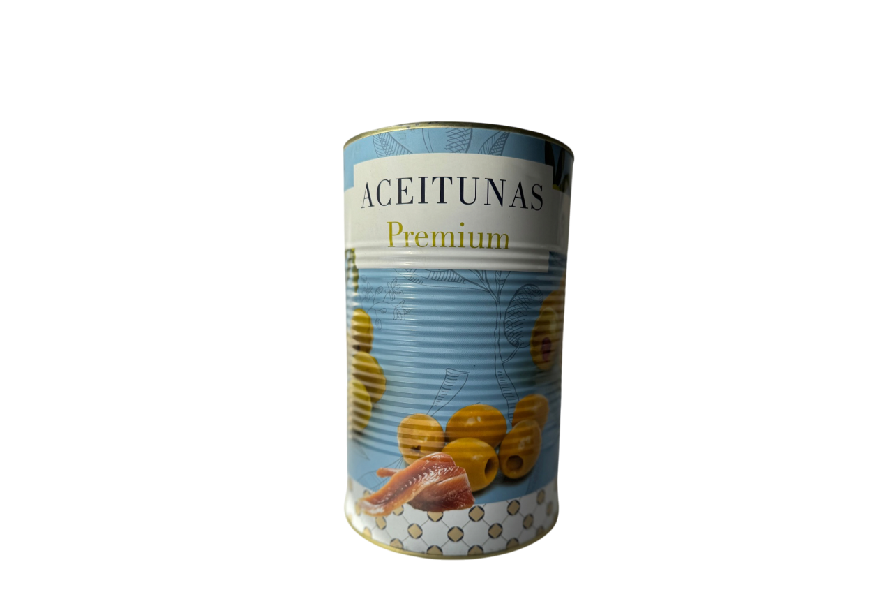 Conservă metalică de 2kg cu măsline verzi fără sâmburi Casado Chupadedos, etichetă decorată cu măsline și fileuri de pește, ambalaj de tip premium.