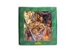 O cutie cu margini verzi si capac transparent de la magazinul Gold Primelech contine un snack box cu 7 fructe seci si deshidratate